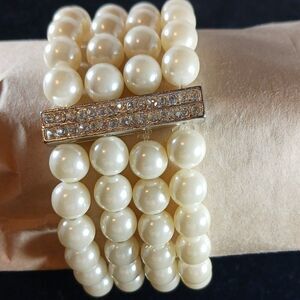 Vintage Stretch Bracelet Silver Tone Rhinestones Pearl Bracelet